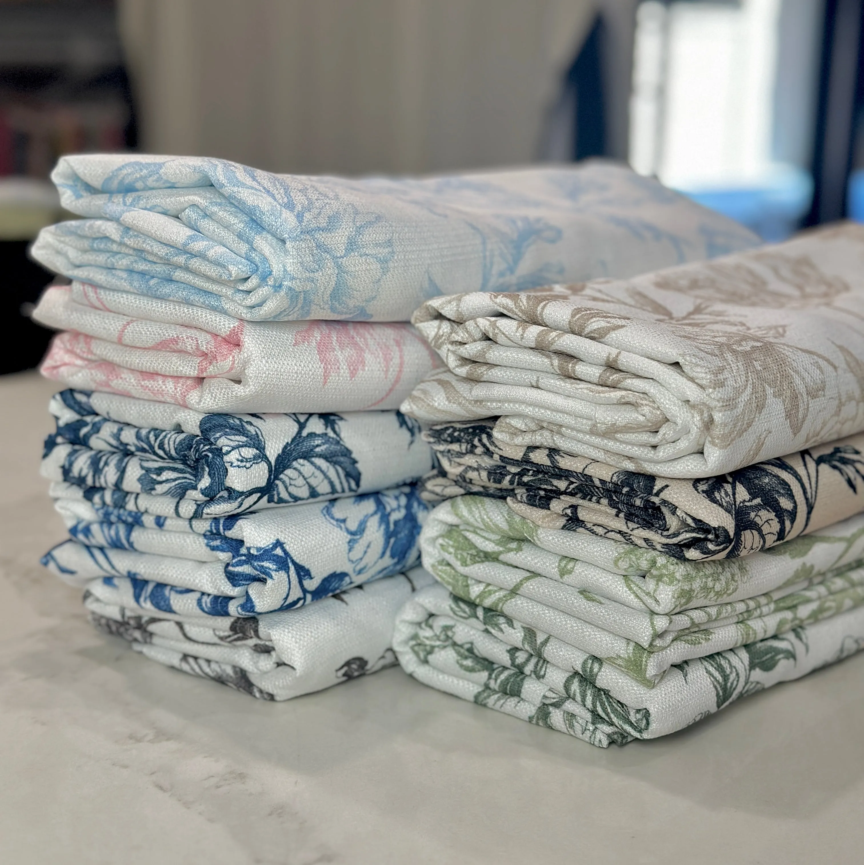 Artistry Bloom Table Linen in Navy