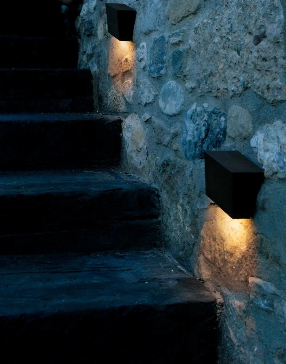 Break outdoor wall light